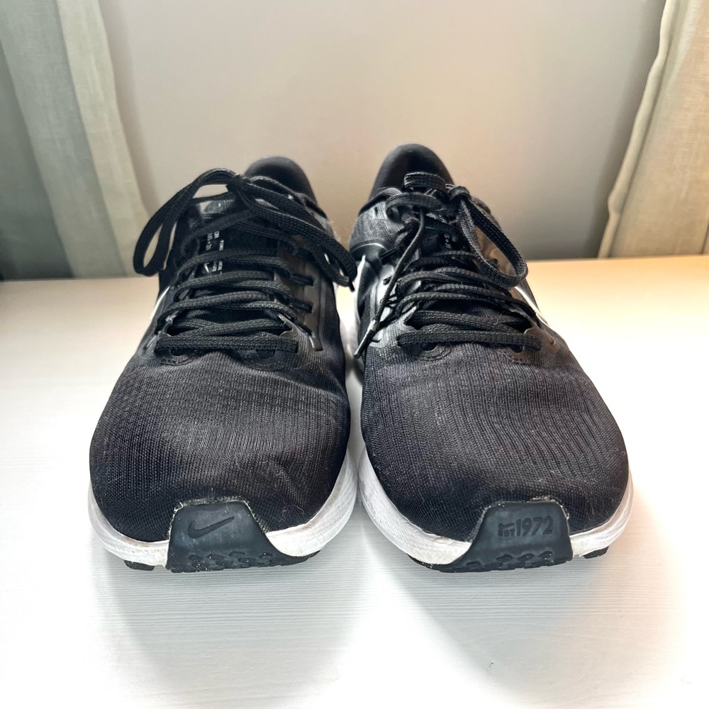Nike Men’s Air Zoom Pegasus 39 Road Running Sneaker in Black/White Size 10 - Picture 2 of 8